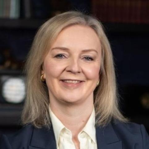 英国前首相特拉斯“暗讽”斯塔默？她在发文恭喜高市早苗的同时，还表示正看到日本一场