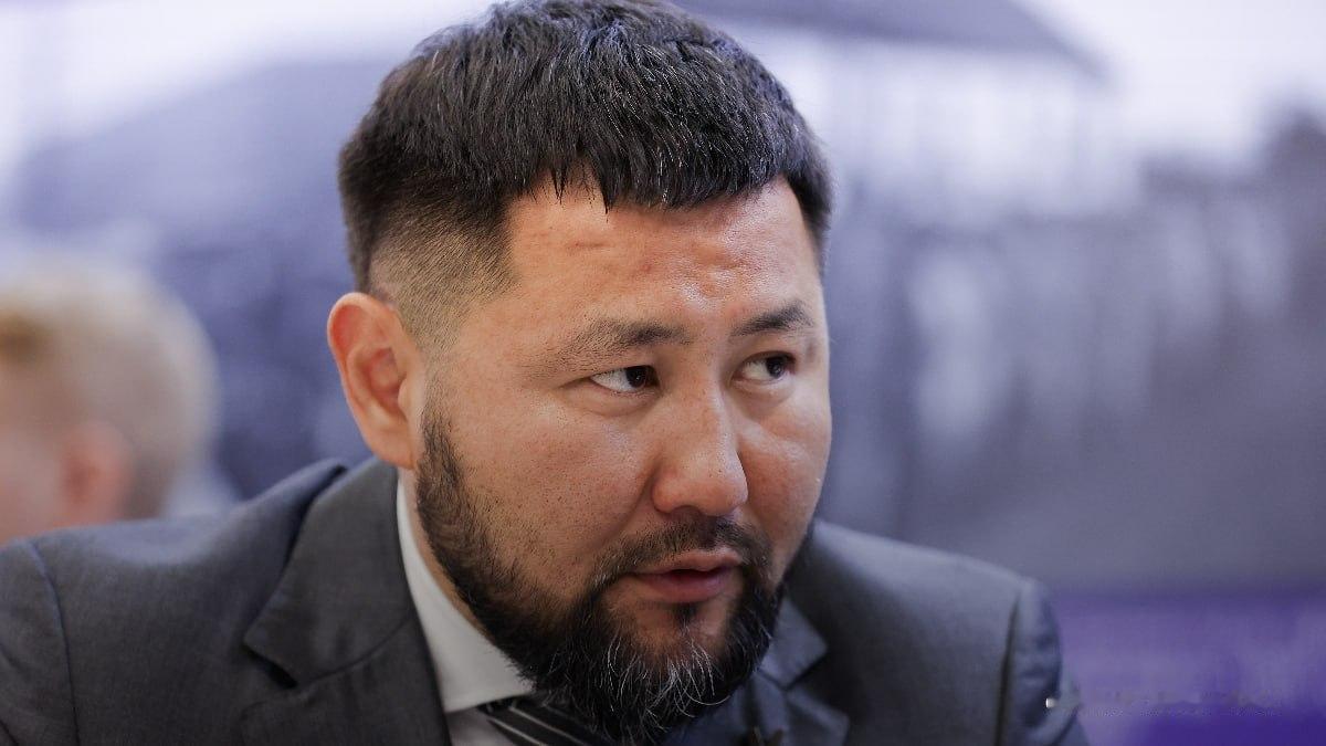 雅库茨克市长叶夫根尼·格里戈里耶夫7月16日提交提前辞职申请。他自2021年担任