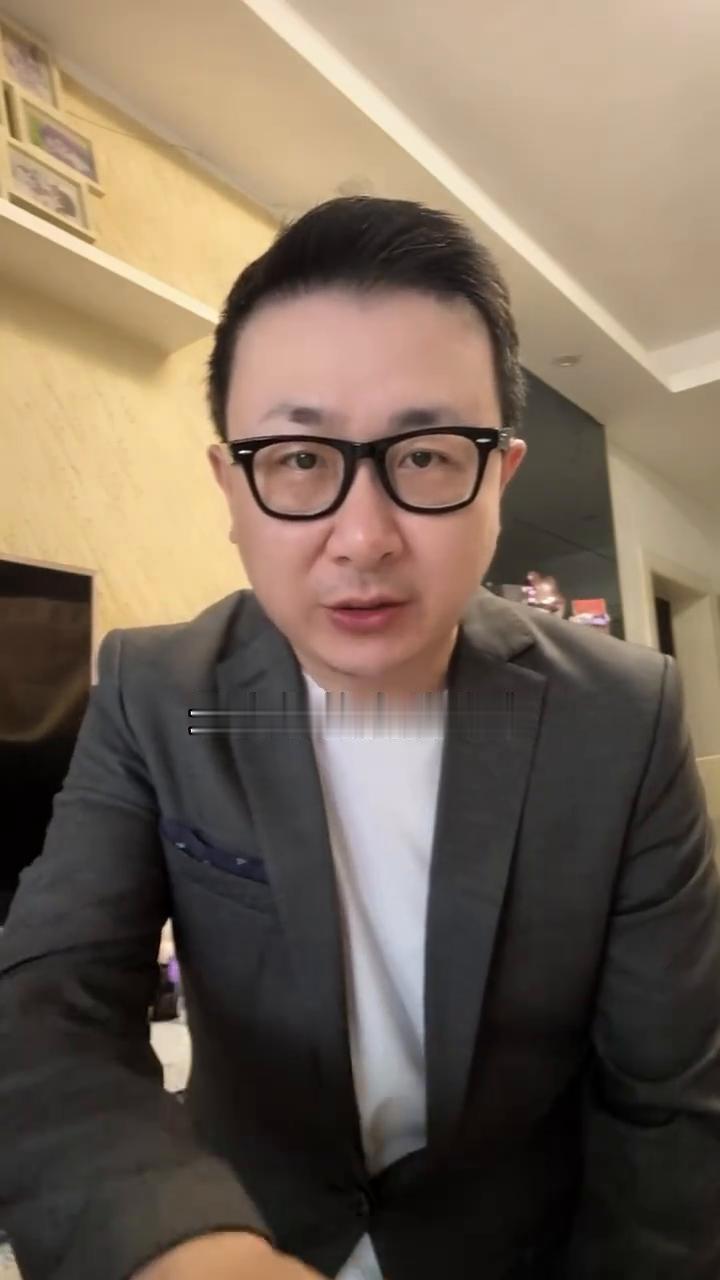 看王楚钦打球，细节里见学问。
看王楚钦打球，如果只盯着比分，绝对浮于表面了。昨天
