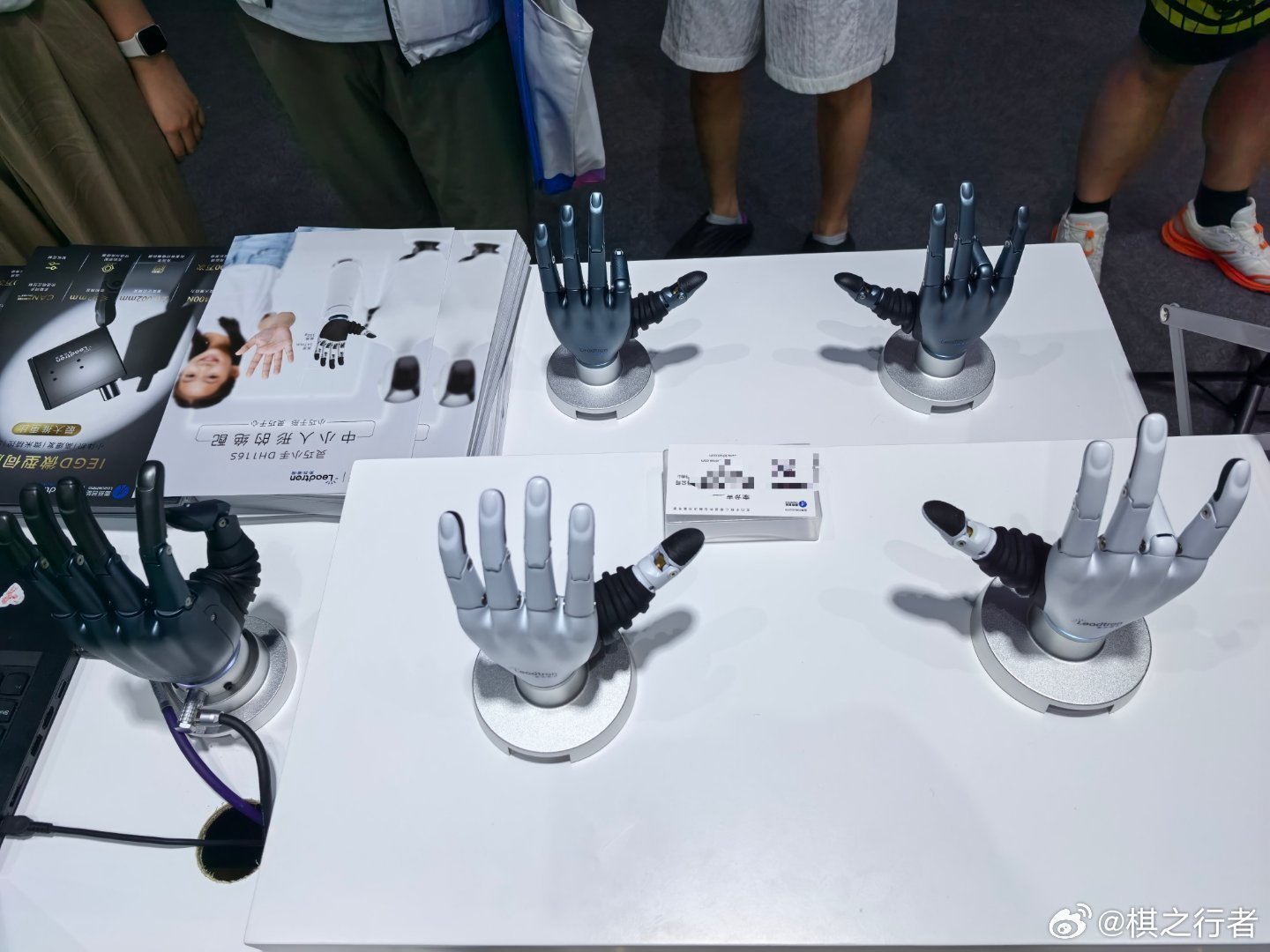 雷赛智能，机器人灵巧手拆开如图WAIC2026 上海·东浩兰生上海世博展览馆