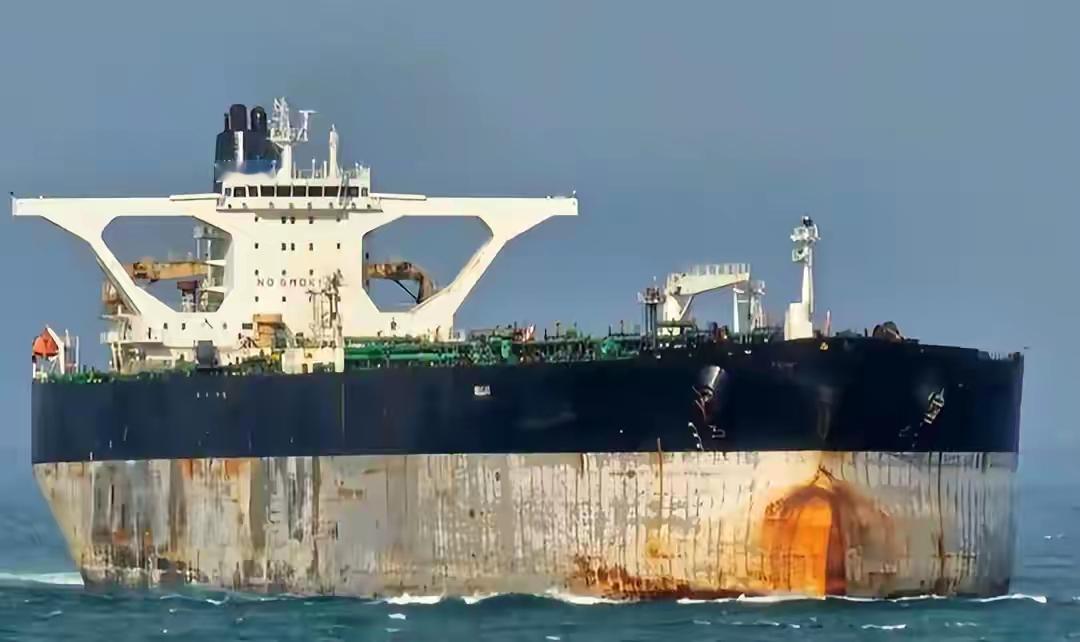 俄罗斯油轮被美军扣押后，动用榛树高超连夜报复，10马赫警告美国