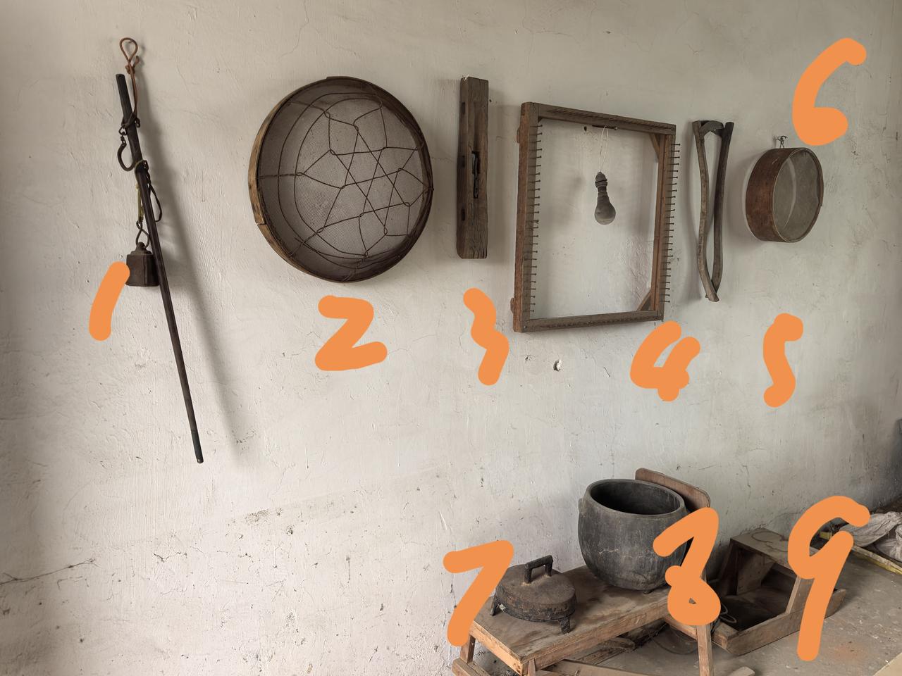 隔三差五我就知这些，图中其他用品都是啥？
①称
②筛子
③
④
⑤镰刀
⑥
⑦