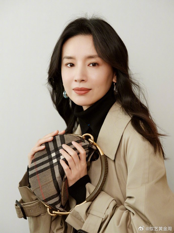 年轻时候的董洁 颜值与气质双双封神，精致五官+清冷温柔气质，直接美进心底 