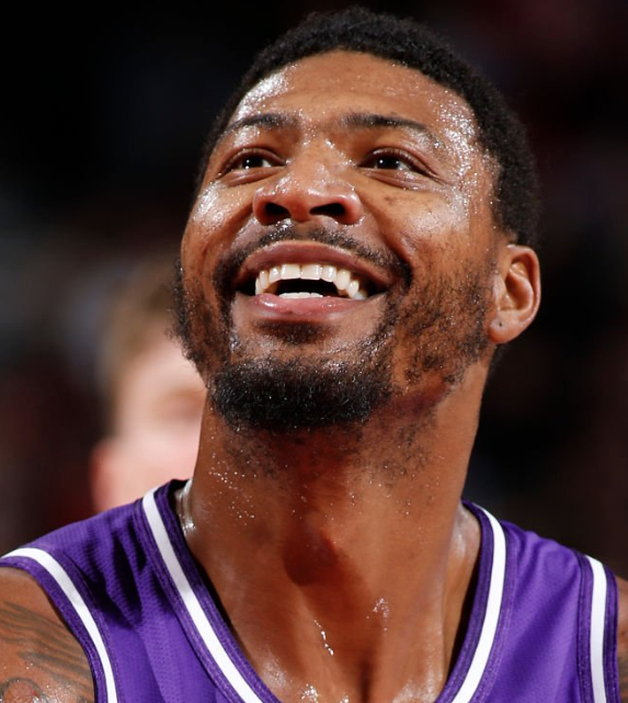 据统计，斯玛特本赛季至今首发的4场比赛，湖人都赢了，场均净胜7.5分。 ​​​