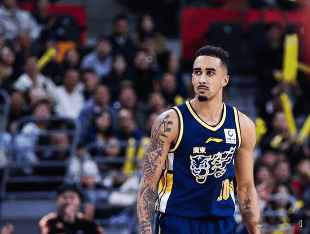 攻防一体！奎因全场12中10，三分7中6砍下30分4板4助5抢断

1月11日消