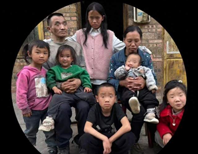 残疾夫妻育有九子，网友猜测靠补贴度日