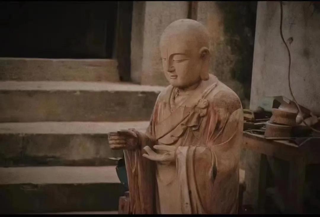 “你靠近什么样的人，你就会走什么样的路！
穷人教你节衣缩食，小人教你坑蒙拐骗，
