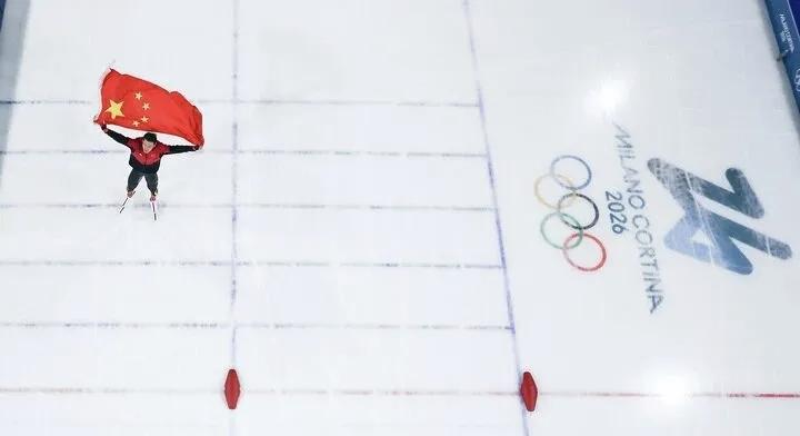 26岁的咱们中国运动员宁忠岩，在米兰冬奥会男子1500米速度滑冰决赛里，滑出了1