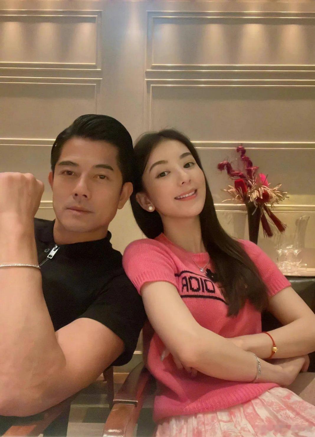 父亲节当天，“天王”郭富城突然官宣妻子方媛怀上三胎的喜讯，瞬间引爆舆论。在这个充