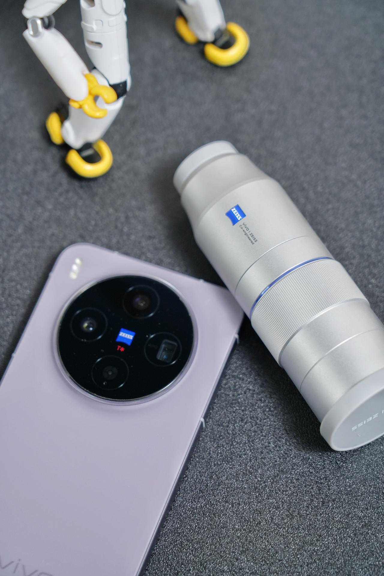《vivo X300：不该叫标准版的标准版》
 
X300实际就是小屏Pro，所