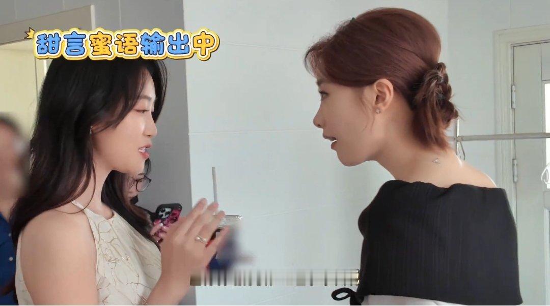 蓝盈莹强忍着要给张月发消息的冲动 比起隔着屏幕打字，面对面的倾诉才更有实感，狠狠