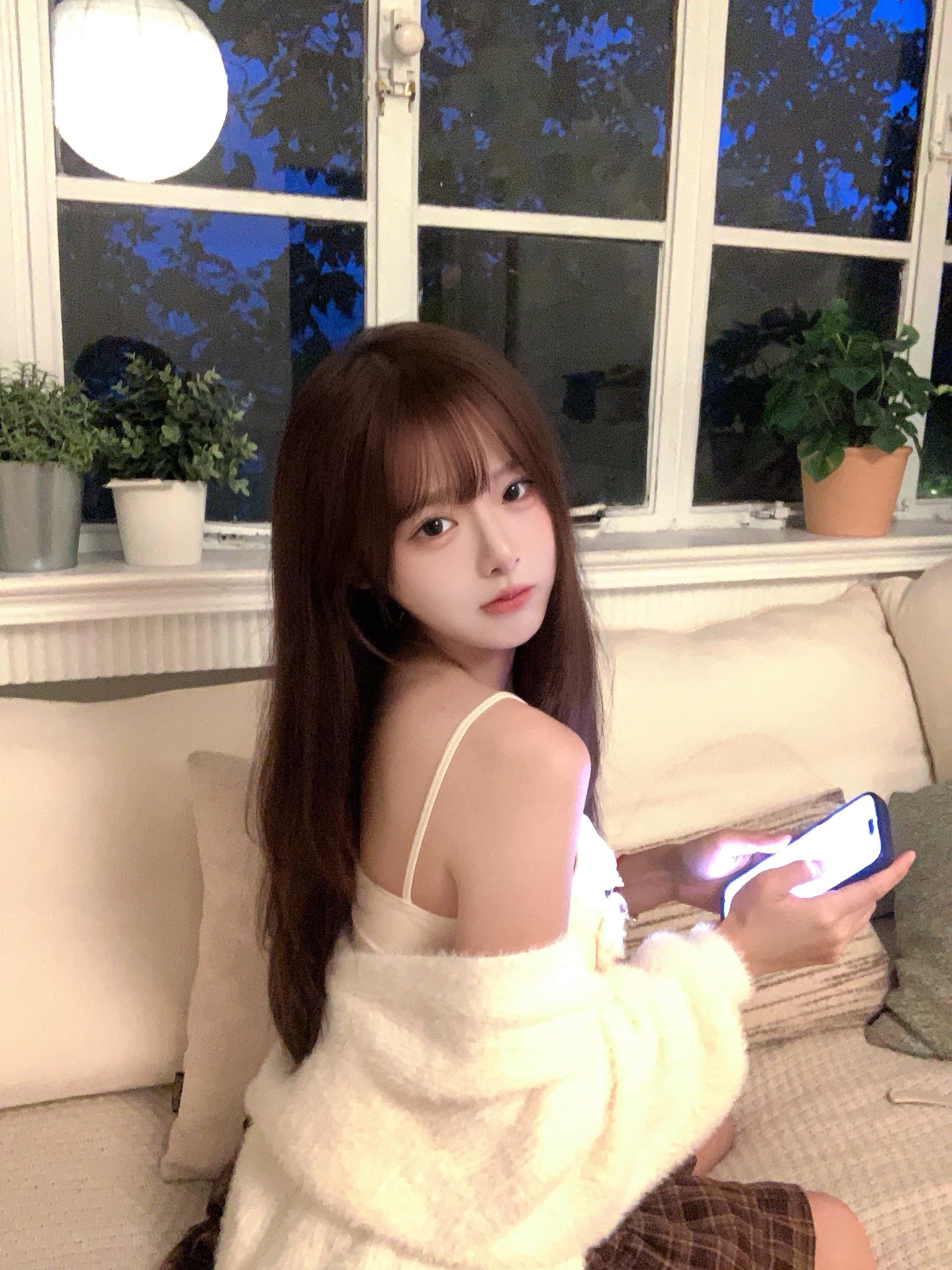 她一定比我成熟