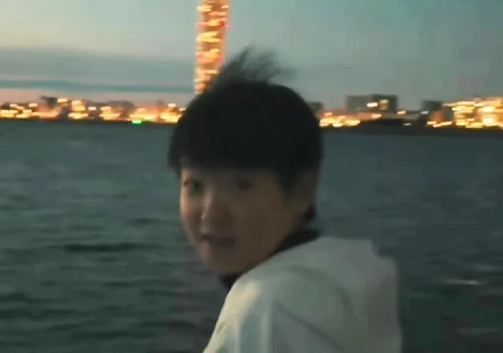 莎莎发抖音告诉全世界，
她真的去看夕阳了，
夕阳真的很美。

莎莎太暖心了，
就
