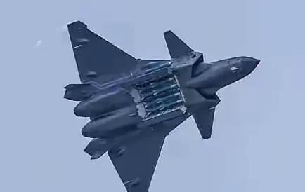 一个令乌克兰和整个欧洲，感到担心的情况出现了，那就是俄罗斯装备了大量的五代机苏-