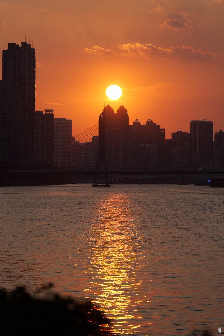 晚安每一天，奉上美美的广州日落时光风景摄影夕阳落日 拍摄于滨江东路 夕阳 松下S