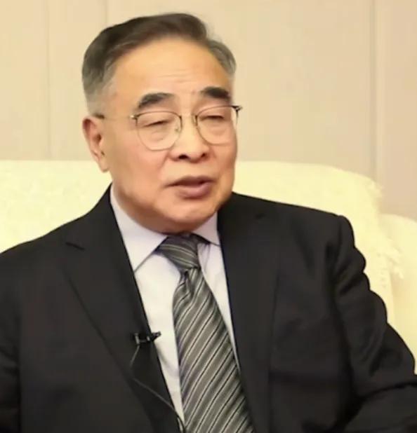 张伯礼：光熬夜不可怕，熬夜加宵夜才更可怕
 凌晨一点，城市沉入夜色，你的房间还亮