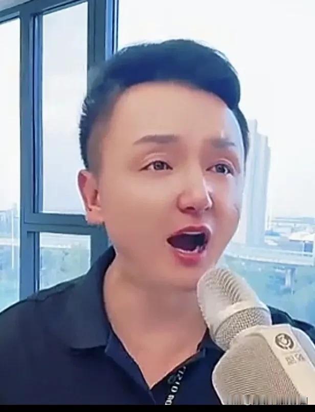 九哥唱《牡丹之歌》远不如蒋大为

小编刷到了草根歌手九哥演唱的《牡丹之歌》，觉得
