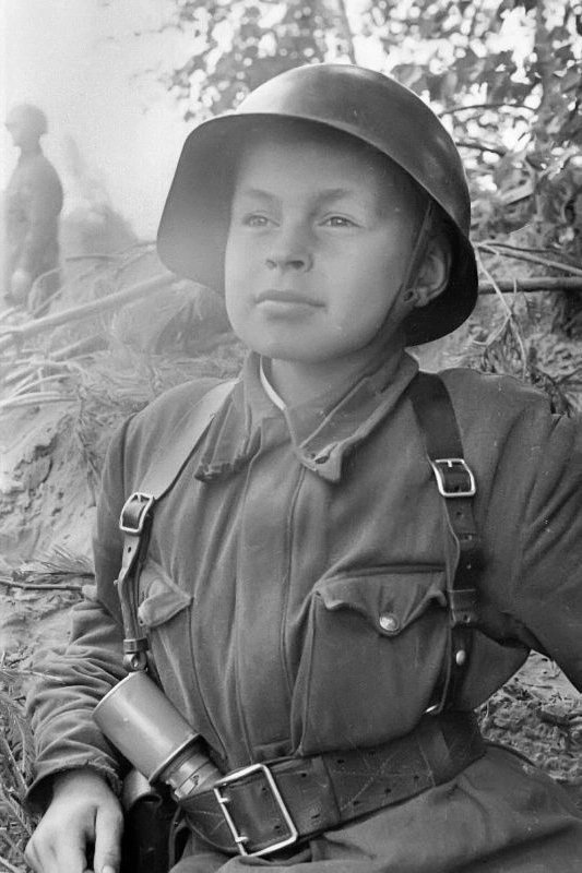 1941年。第20集团军第229步兵师第677轻炮团的培养生瓦尔德马（沃洛佳）·