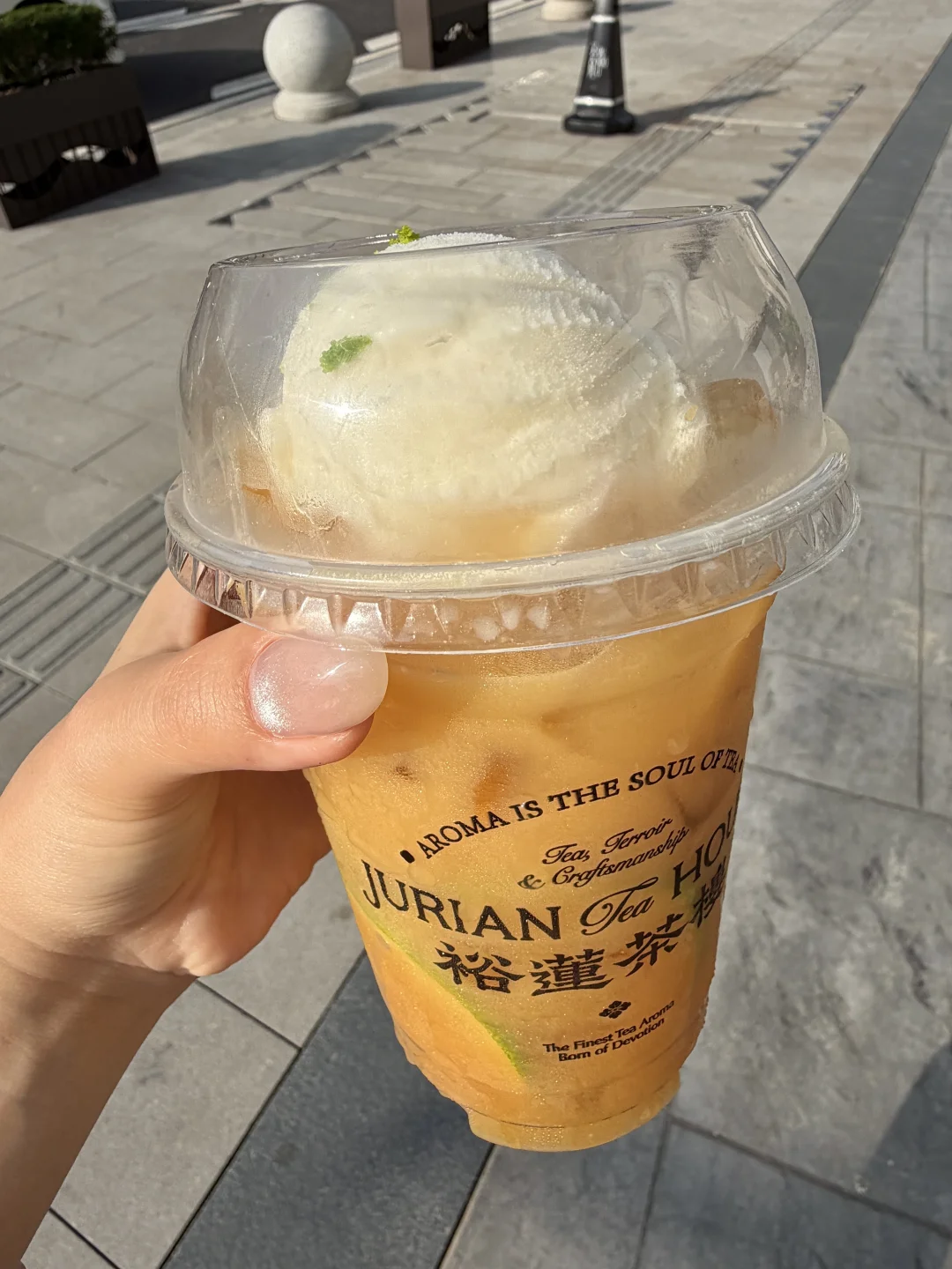 真的好少用震撼形容一杯柚子冰茶。。。。