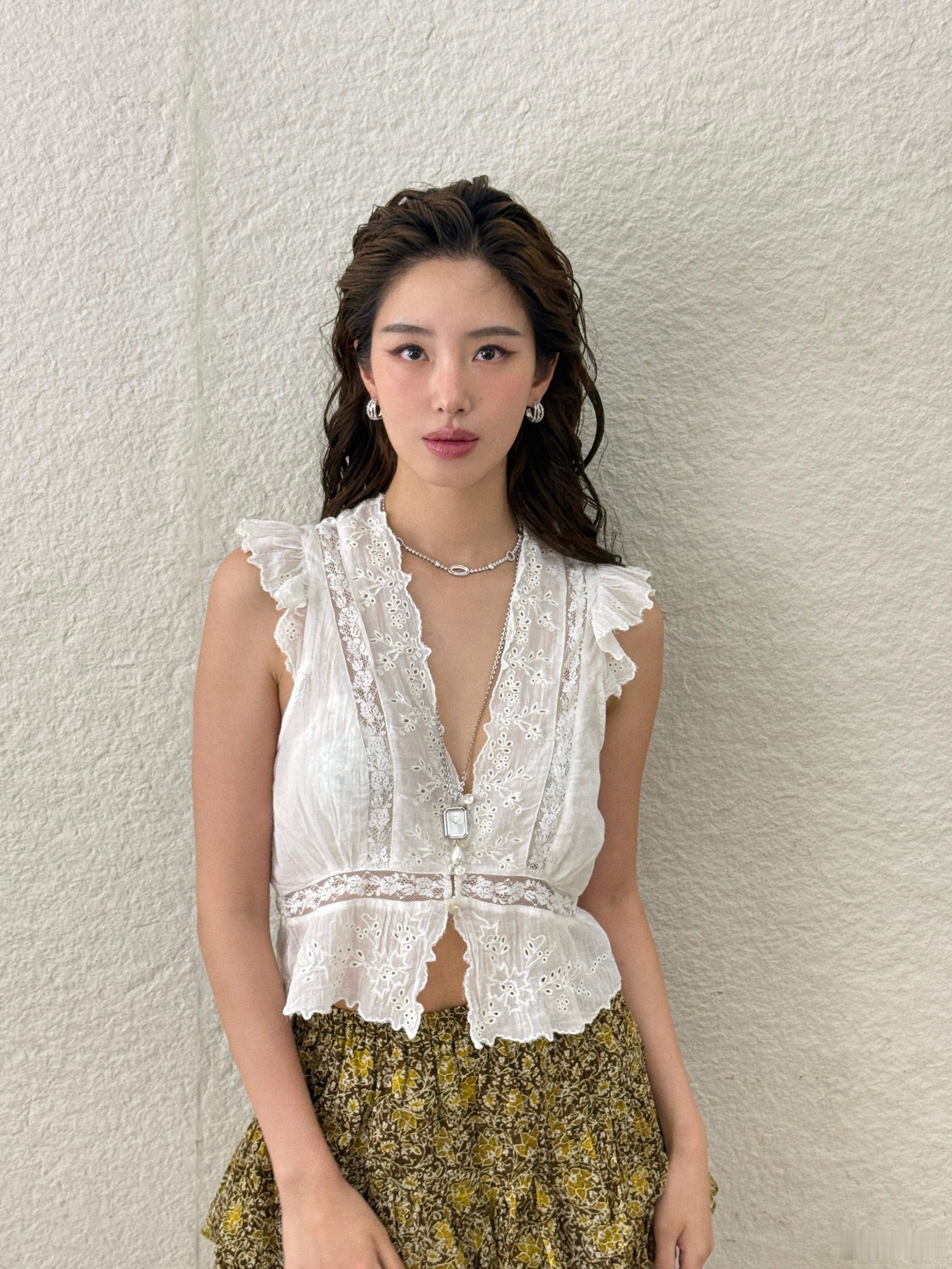 👠杨采钰 这两天杨采钰和老公挪威度假