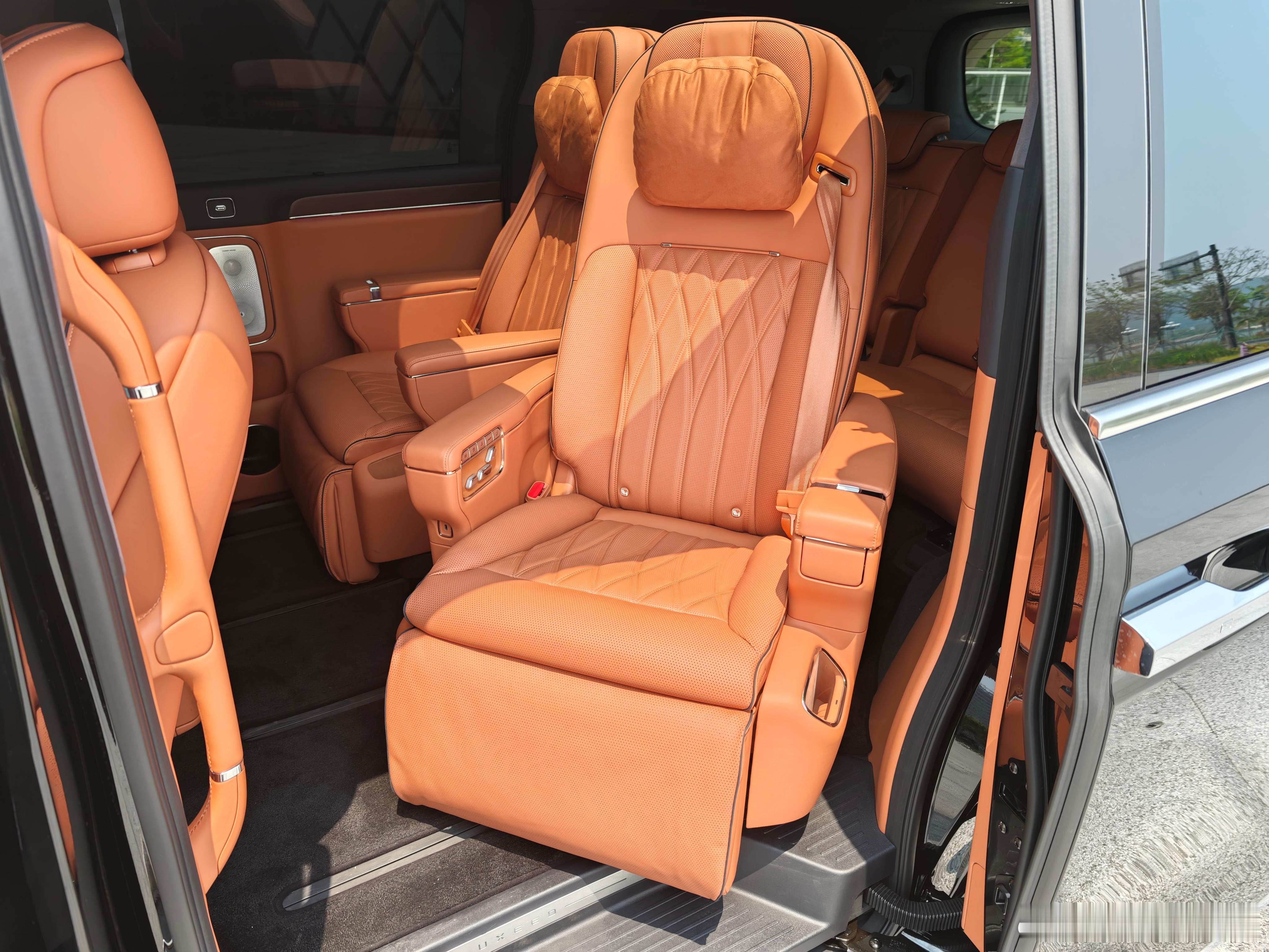 智界V9将亮相北京车展2026北京车展开幕在即，其中鸿蒙智行五界的首款MPV——