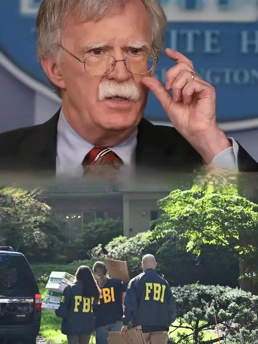 出大事了！今儿早上，美国联邦调查局的人，直接冲进了前白宫国安顾问博尔顿家里，把他