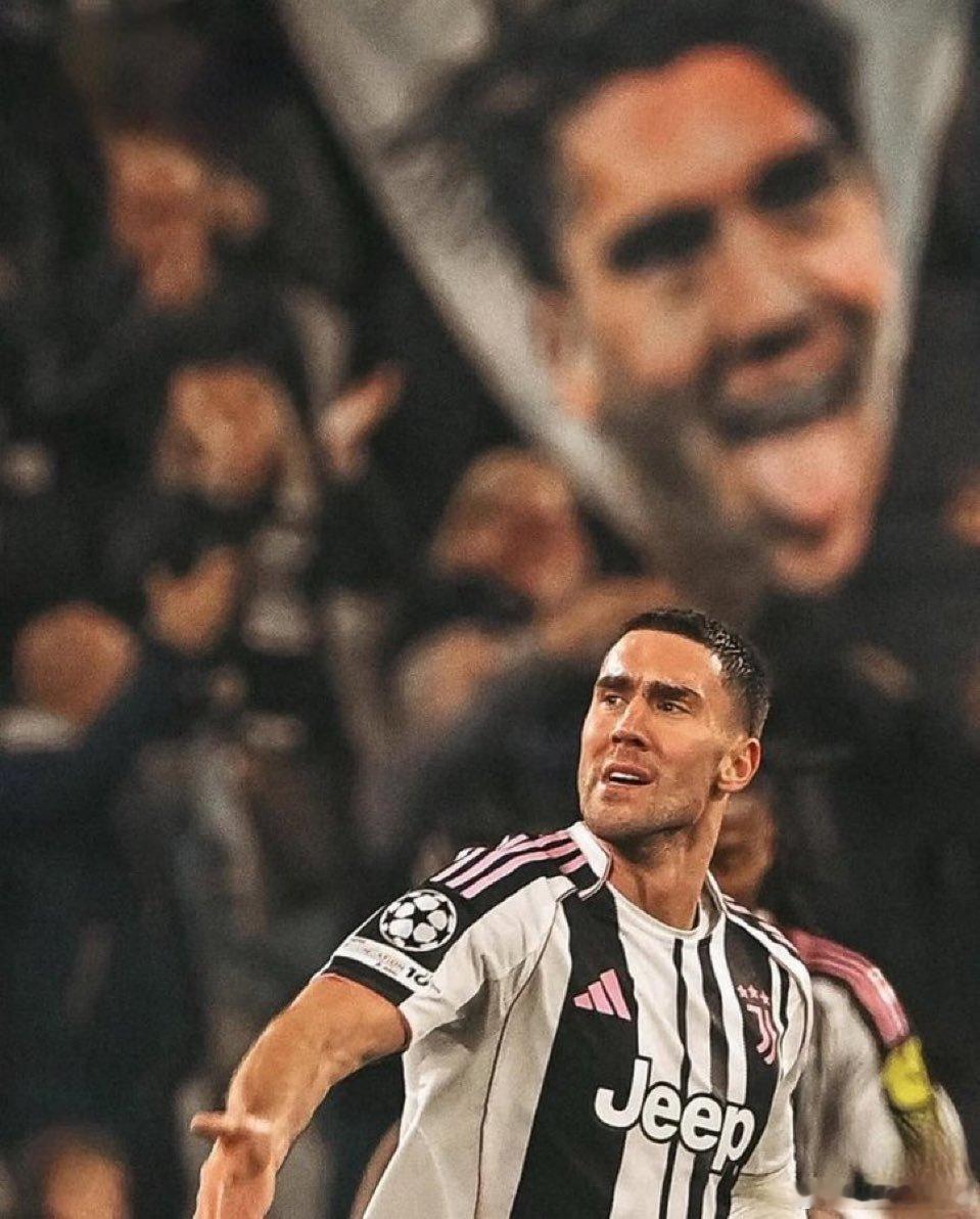 天空体育：尤文图斯不打算在1月与弗拉霍维奇就续约事宜进行任何谈判。据科莫利透露，