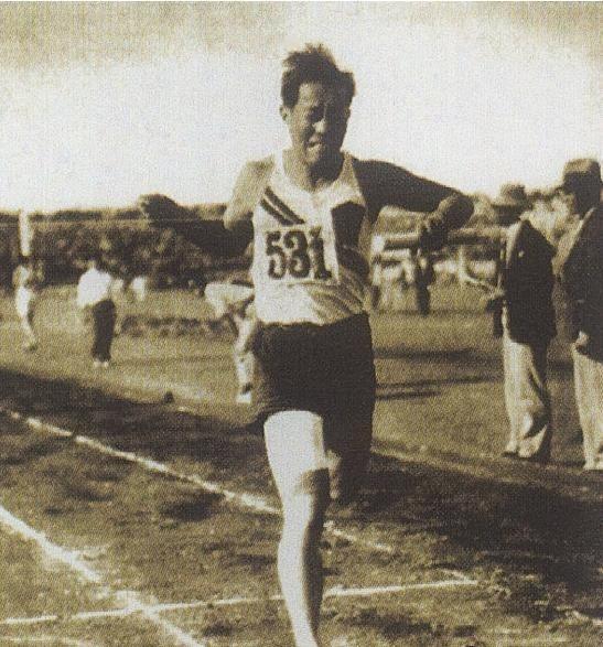 1932年，张学良捐了8000大洋资助刘长春参加洛杉矶奥运会。然而，等他坐了22