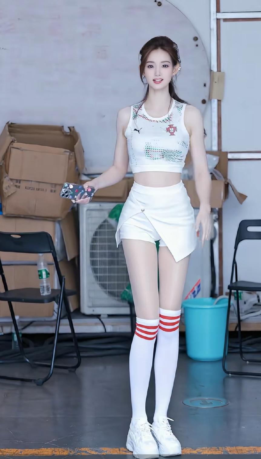 白到发光的女孩，看起来是那么的不真实，现实生活当中真有这样皮肤欺雪赛霜的女孩吗？