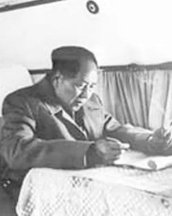 1949年，毛主席收到苏联送来的绝密情报，紧急下达命令： 也不能再等，立刻出兵围