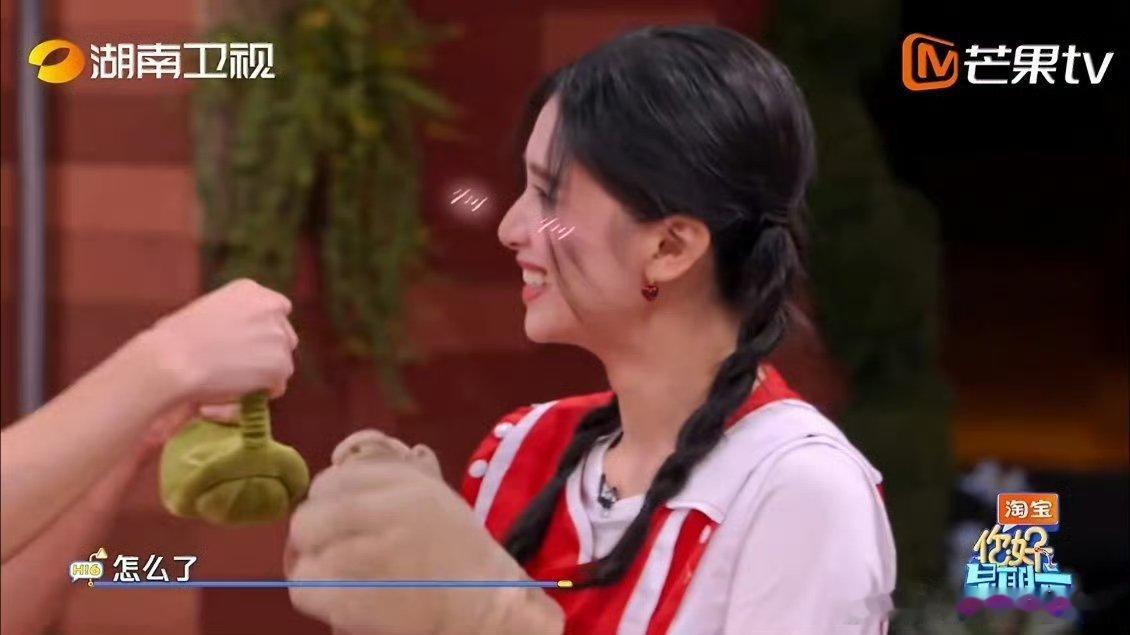 hi6丁程鑫演我嗑cp的样子 你好星期六 镜头捕捉到小丁全程围观名场面，别人互动