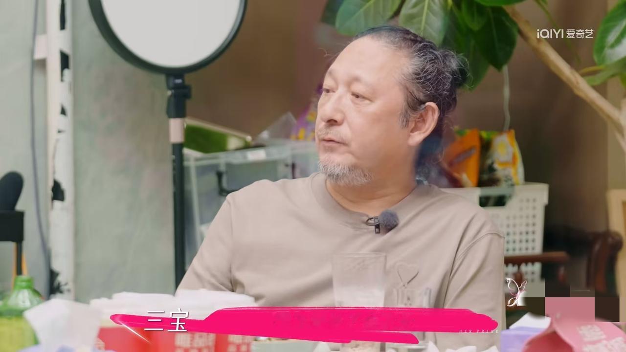 这妈妈不容易啊
儿子不想写数学作业，三宝却说:“不想写就不写，你别觉得不写对不住