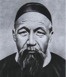 1832年，新婚洞房夜，新娘看着丈夫的皮肤，吓得脸色苍白，咬牙道：“将来你功成名