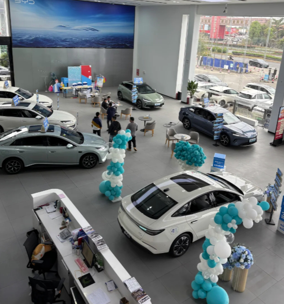 车市承压！ 乘联分会数据显示，7月全国乘用车零售146.1万辆，同比降20.9%