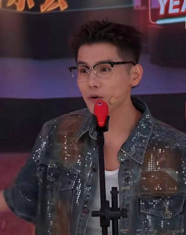 男生为了当主播瘦身102斤为梦想拼尽全力的样子最动人，李明谦为上镜狂瘦102斤，