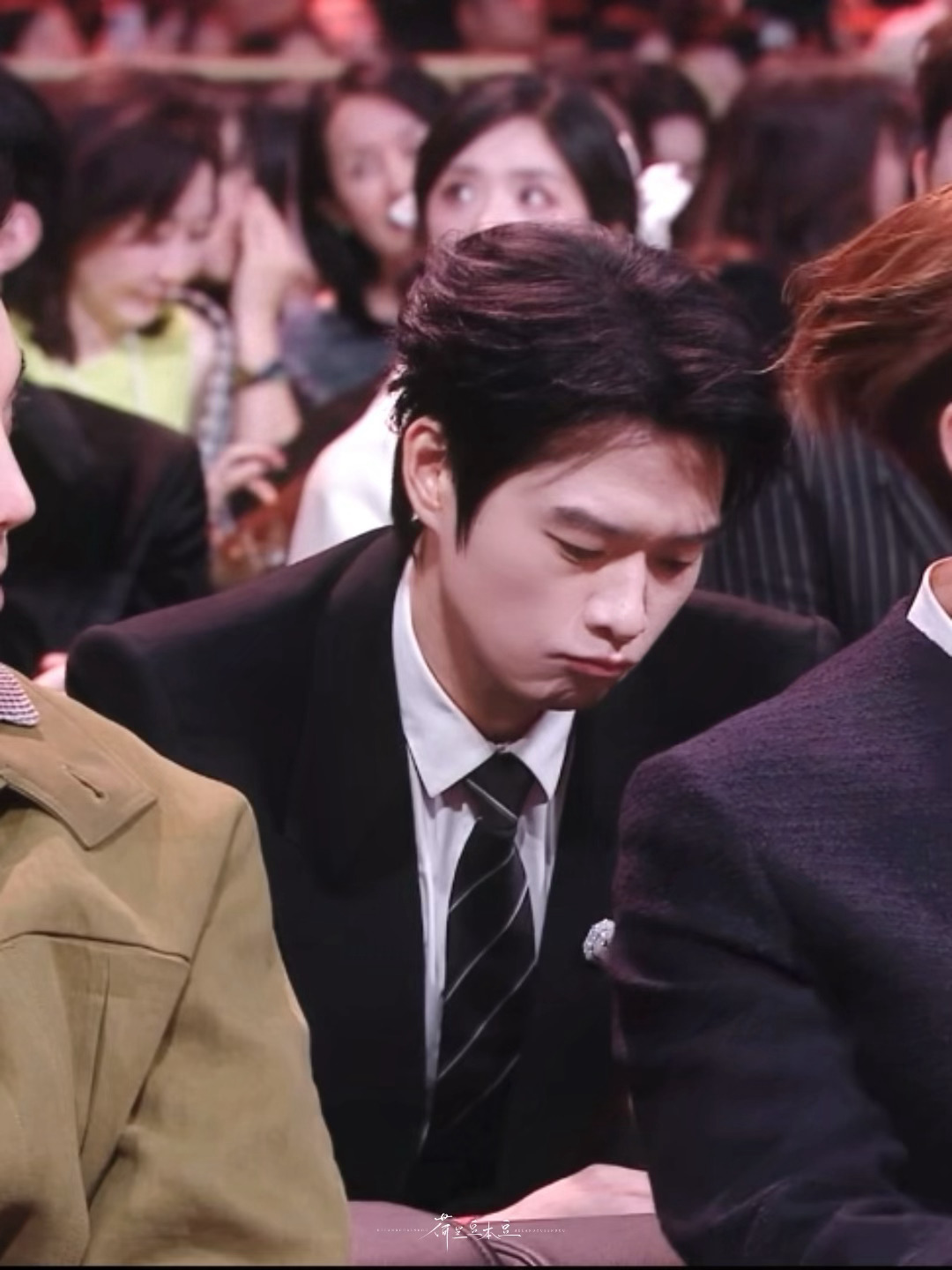 魏大勋演我上班被抓包 微博之夜内场