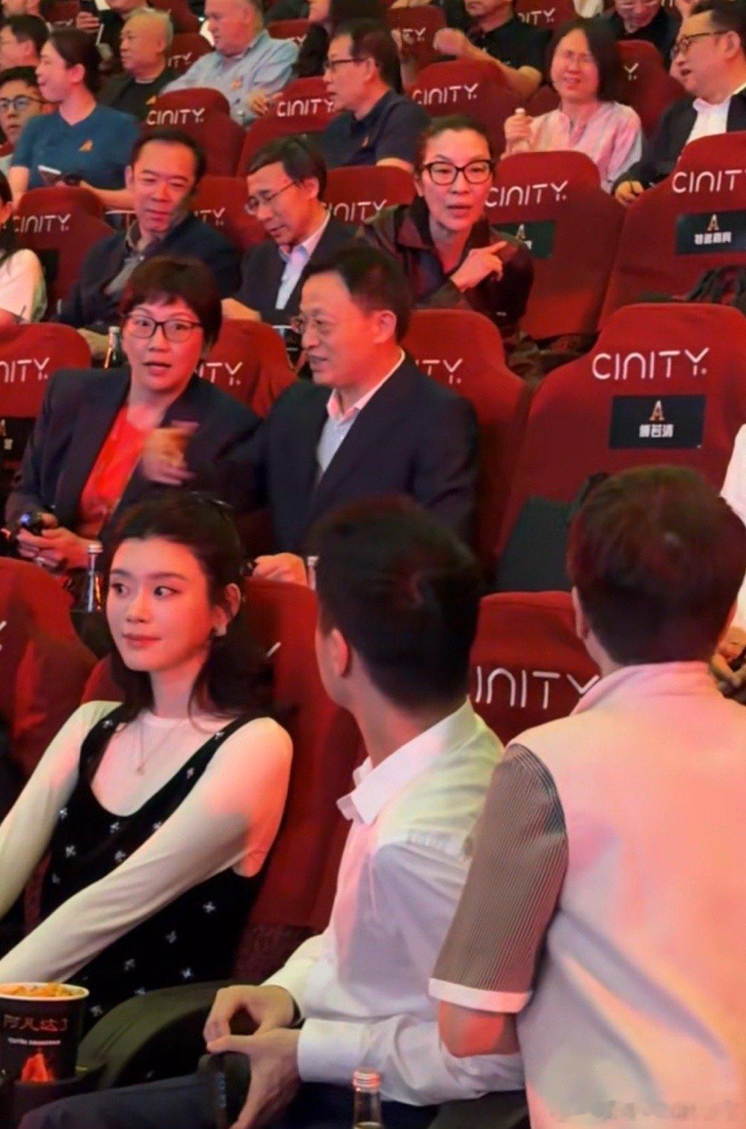 参加阿凡达3首映礼的明星现身阿凡达3中国首映礼的明星 小明！！ 