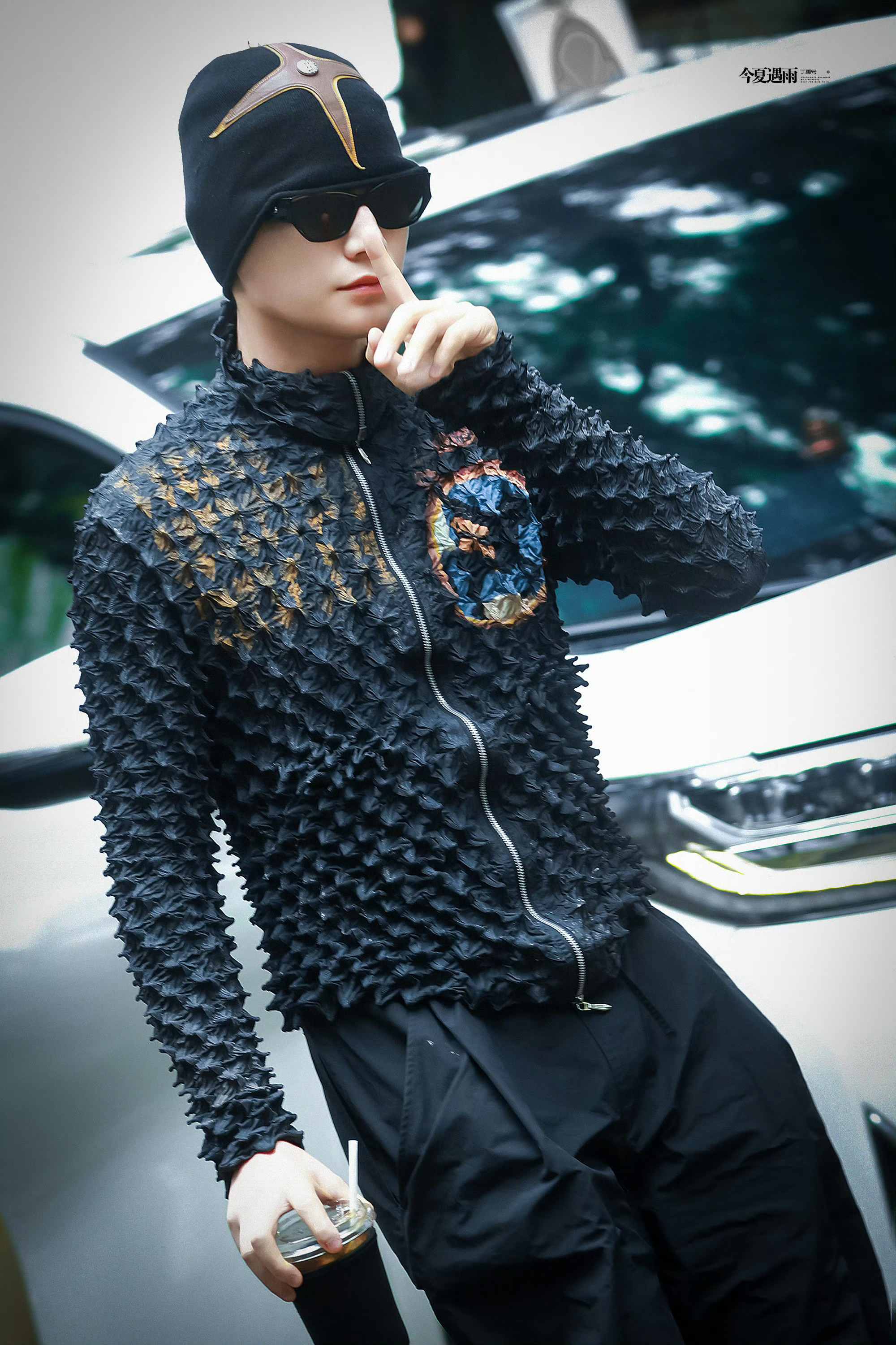 丁禹兮今日上班路透，不愧是沪上潮男