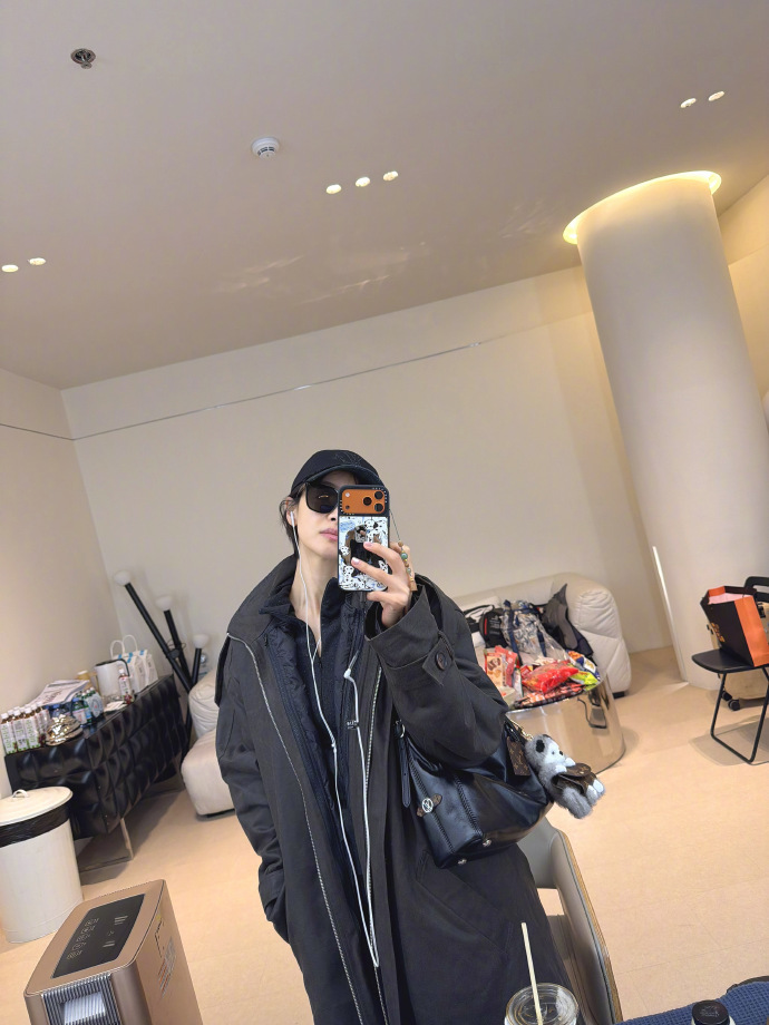 宋茜上班早宋茜上班look 宋茜上班早！穿搭好酷！ 