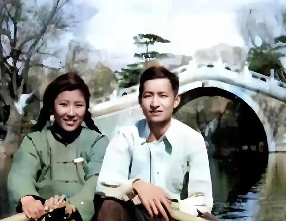 这是林徽因儿媳周如枚年轻时的真实样貌，都看看吧，她出身名门，知书达理，举止端庄大