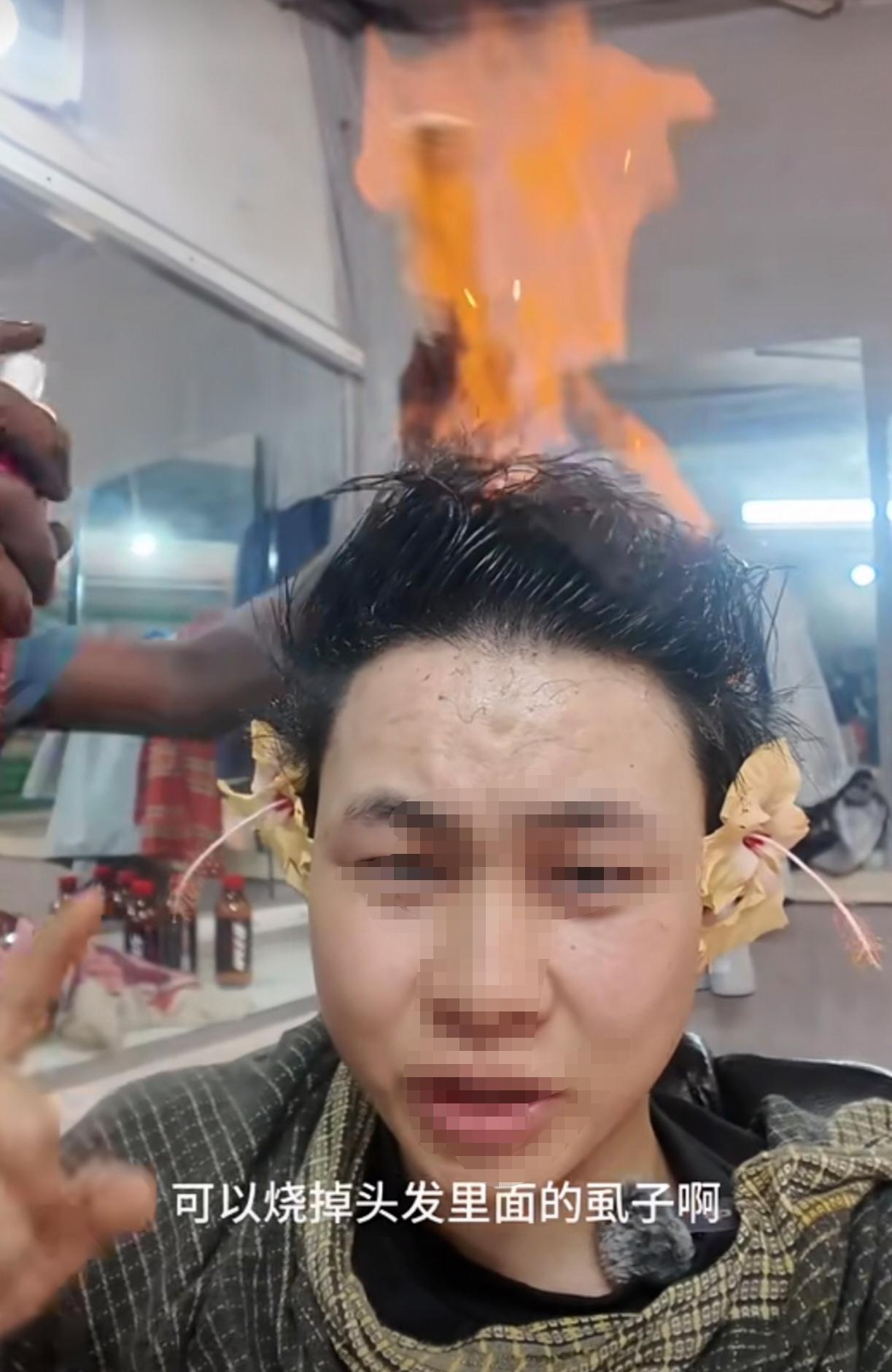 印度神奇的火焰🔥理发
据说是由于印度比较潮湿，这样可以烧死头皮里的虱子