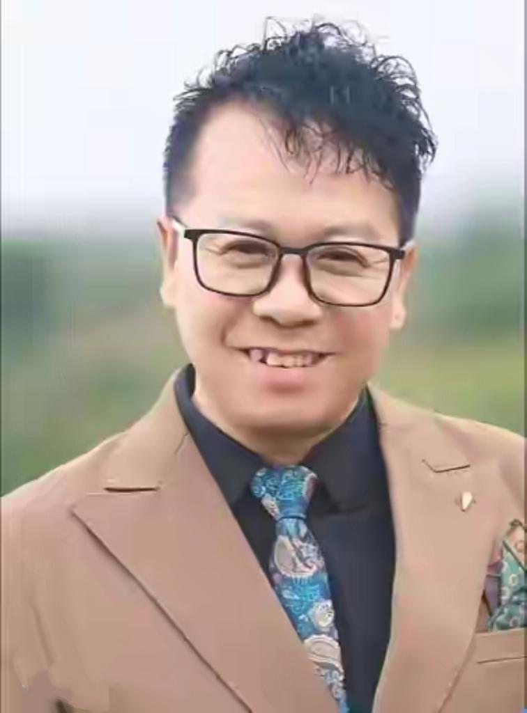 2026年1月4日，咸阳52岁知名婚庆主持人高黎之突发疾病离世，令人痛惜。他主持