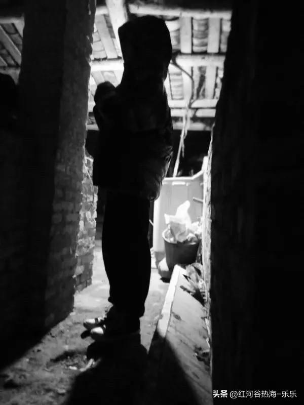 穷人家的孩子，那么难混起来，也和从小如果过着缺钱的生活，那么长大以后，一般会有两