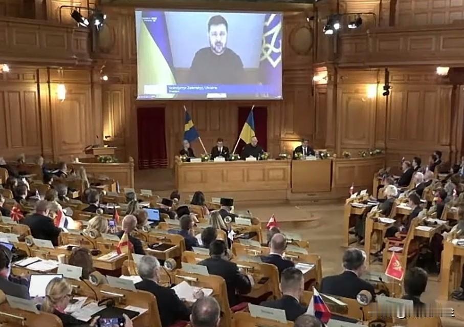 乌克兰议员费奥多尔·韦尼斯拉夫斯基在接受英国《每日电讯报》乌克兰版采访时表示，“