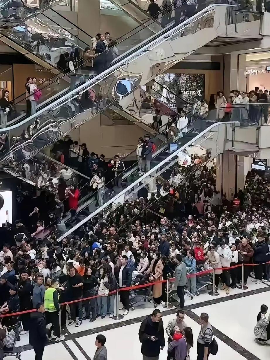 胖东来宁愿关赚钱的店，也不接受涨租：真正的生意，算的从来不止眼前那笔账。
 
胖