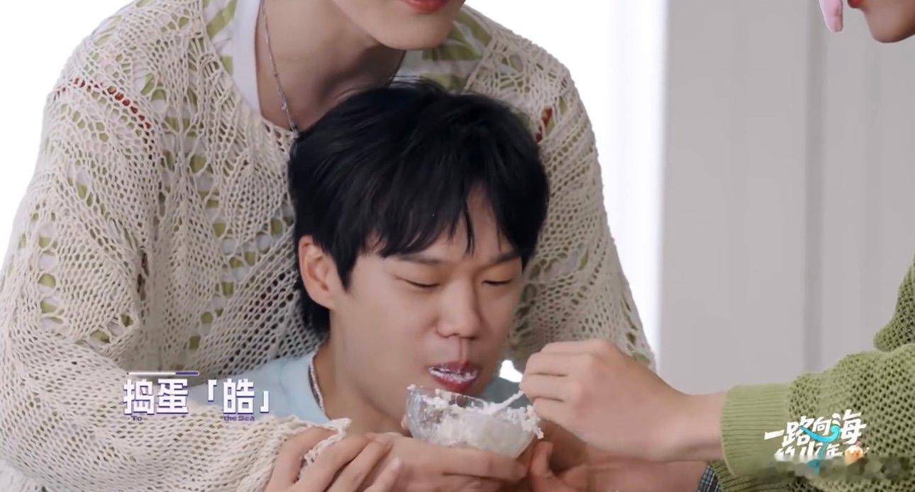 苏新皓从背后抱住李飞苏新皓抱住李飞哈哈哈哈哈哈苏新皓从背后抱住李飞 ​​​