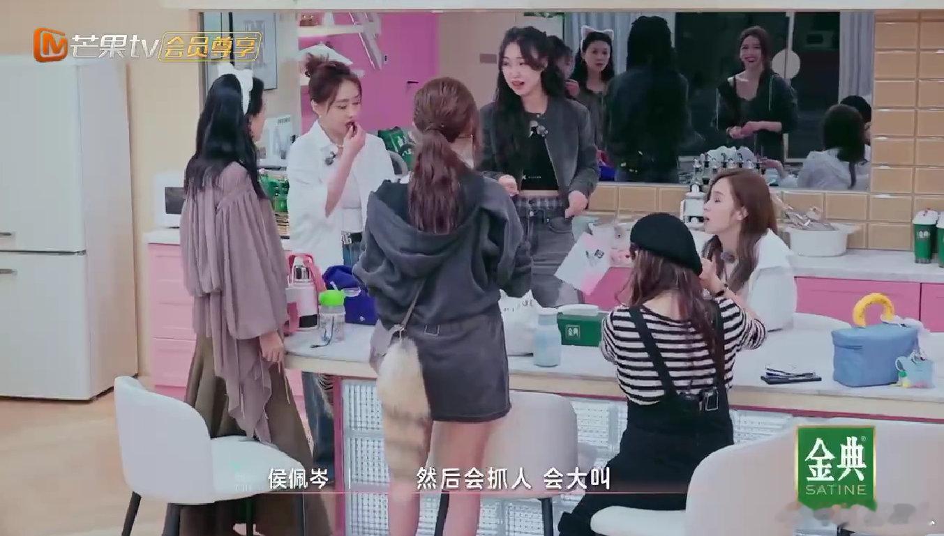 管乐[超话]管乐做梦能把自己笑醒乘风2025管乐这梦也太好笑了！她梦到陪朋友谈生