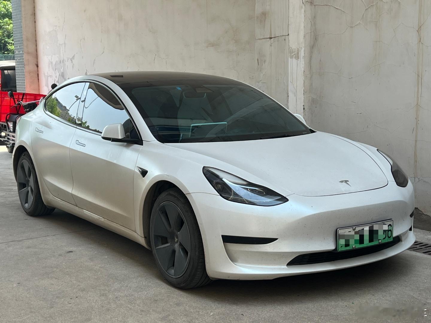 这台21年的model 3检测完毕 金属面原版原漆 唯独一次出险就是被石子崩了换