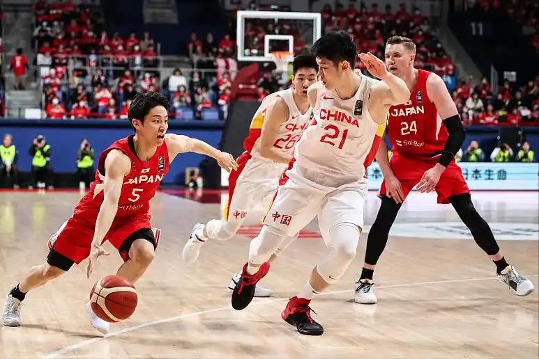 定了！
中国男篮，
今天能赢日本队吗？

今天下午18：05，中国男篮将在冲绳大