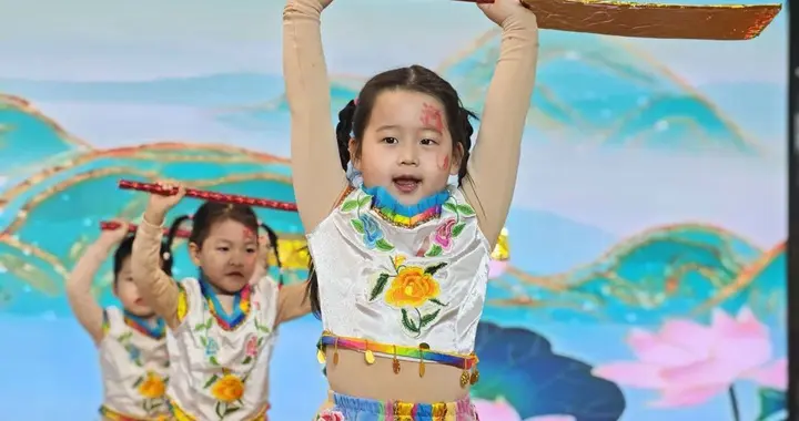 东营市春蕾幼儿园传统文化月展示暨庆元旦迎新年活动举办